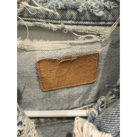 Vtg Levi’s trucker jean jacket men M thrashed USA gorpcore emo punk Western rock - Picture 3 of 16